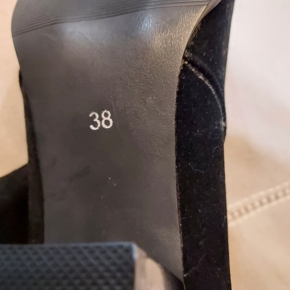 Black Knee high boots. 7.5 us/38eur - Picture 7 of 8